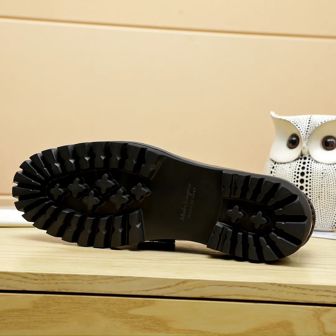 Factory price 440 🔥Ferragamo's new men's casual slip-on shoes🇨🇳Official website original 1:1 mold opening, original quality💯Fine workmanship, high-end luxury☘The upper is made of imported Italian first-layer cowhide🌴🐂Leather lining🍓Rubber wear-resistant and non-slip outsole, breathable and comfortable to wear🍍The first choice for high-taste men🍉2 colors available! Code number 39-44 (38.45. Can be customized)